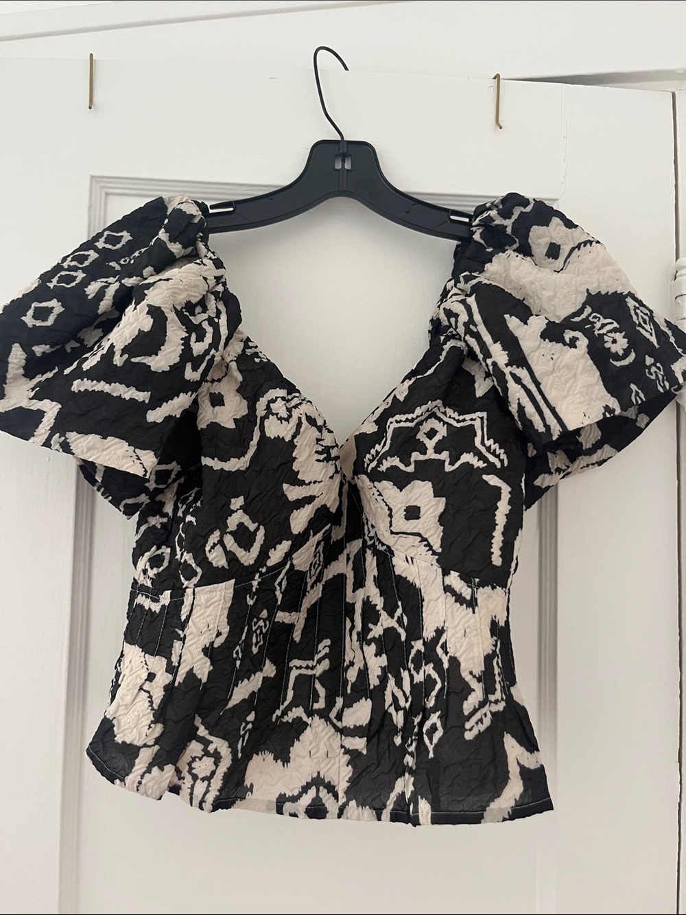 Black & Cream Puff Sleeve Peplum Top